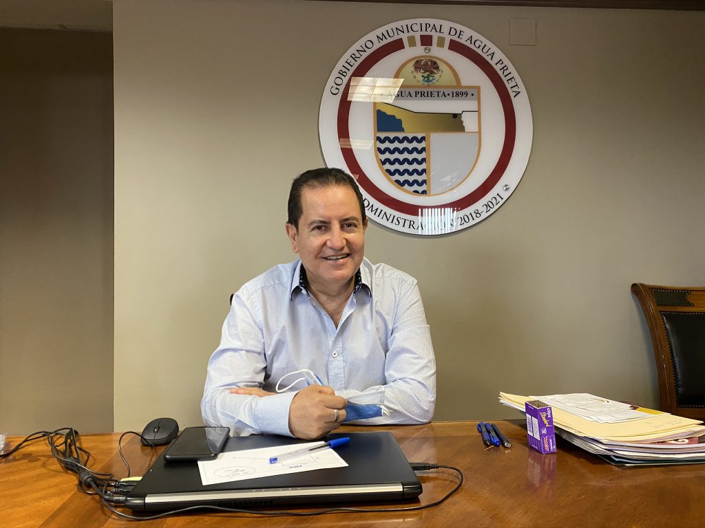 Agua Prieta mantiene  abierta su frontera
