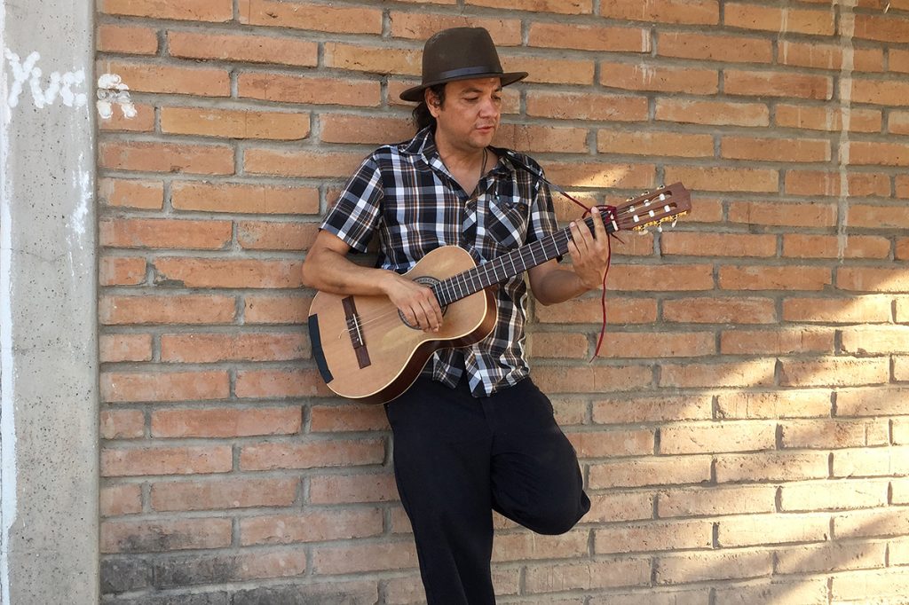 Mike Montoya Crea nuevo  estilo musical
