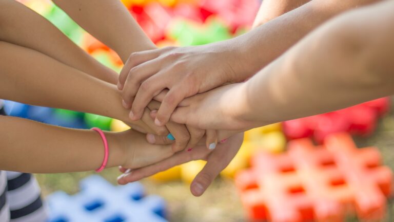 hands-2847508_1280