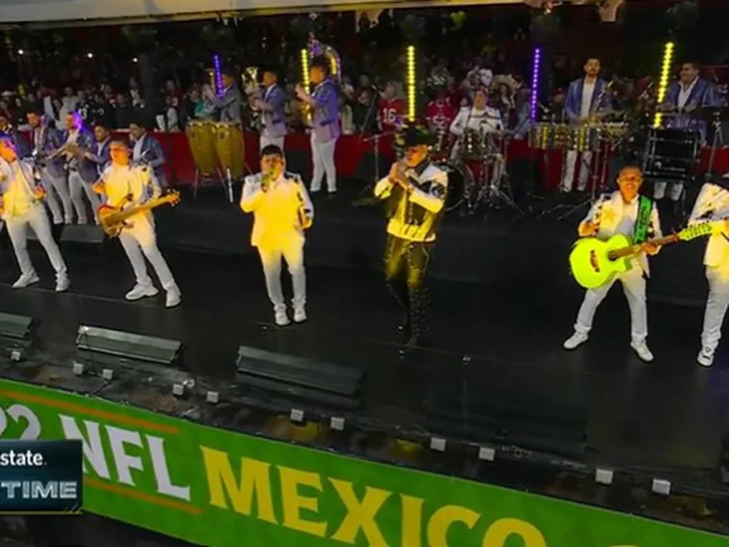 Abuchean a Grupo Firme en el Azteca