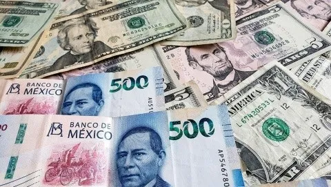 ¡El peso se cotiza por debajo de las 19 unidades por dólar!